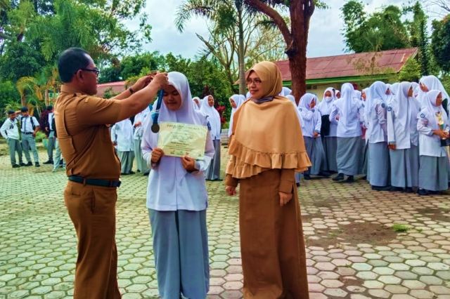 Imelda Febri Wani, Siswa SMAN 4 Takengon Juara 3 Nasional Festival Literasi dan Numerasi.