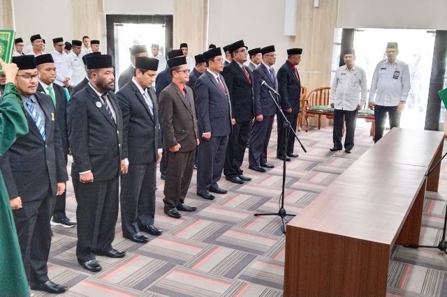 Kakanwil Kemenag Aceh Azhari Lantik 17 Administrator