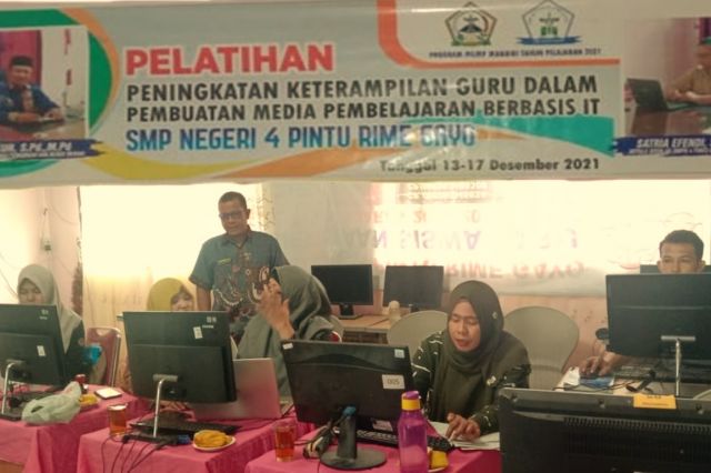 SMPN 4 Pintu Rime Gayo adakan Pelatihan Guru Berbasis IT