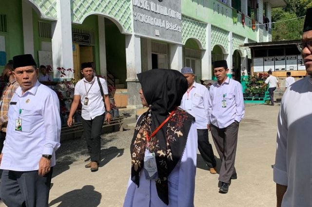 KAKANKEMENAG ACEH TENGAH MONEV  UJIAN MADRASAH DI MAS ULUMUL